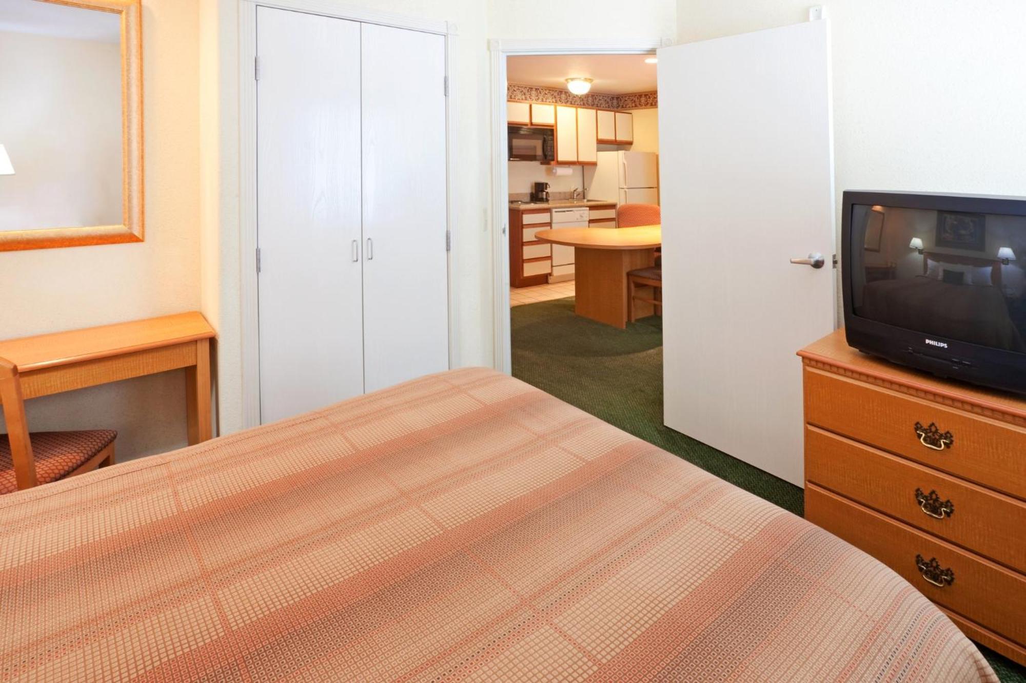 Candlewood By Ihg Hotel 3*